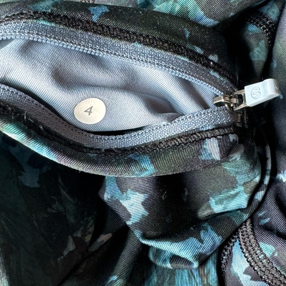 Lululemon Run: Top Speed Crop *Full-On Luxtreme - Picture 5 of 5